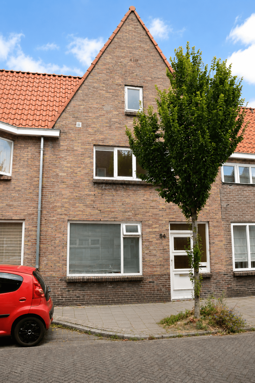 Gevel van het verkochte pand Goudenregenstraat 34 in Eindhoven.